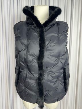 Chico's Black Nylon Quilted Puffer Vest with Faux Fur Trim Women’s Size 4